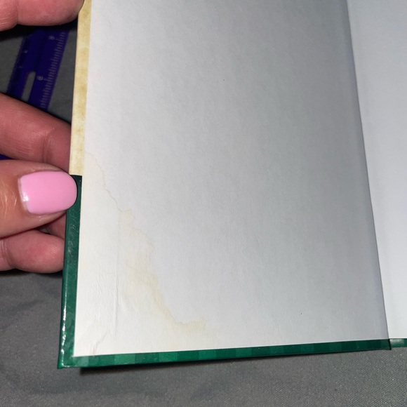 The Bathroom Library, set of 2 books - tv trivia and fact or flush book. - Picture 4 of 8